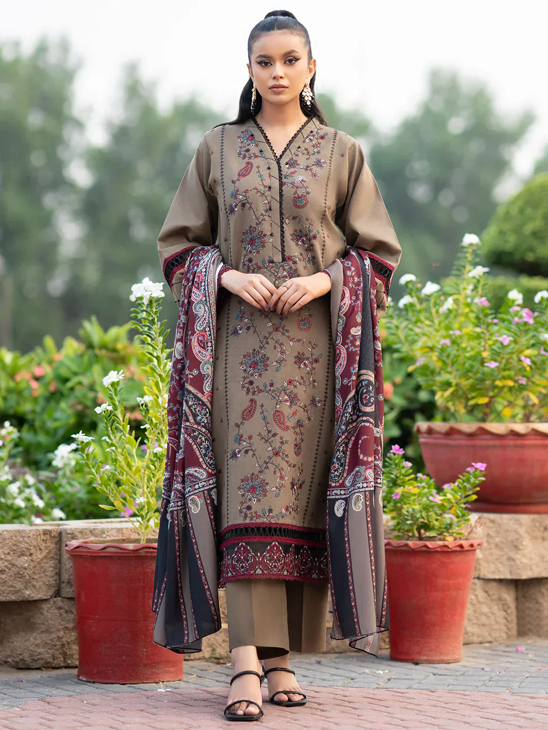 Mastorat Lawn 3PC Embroidered Suit 5238