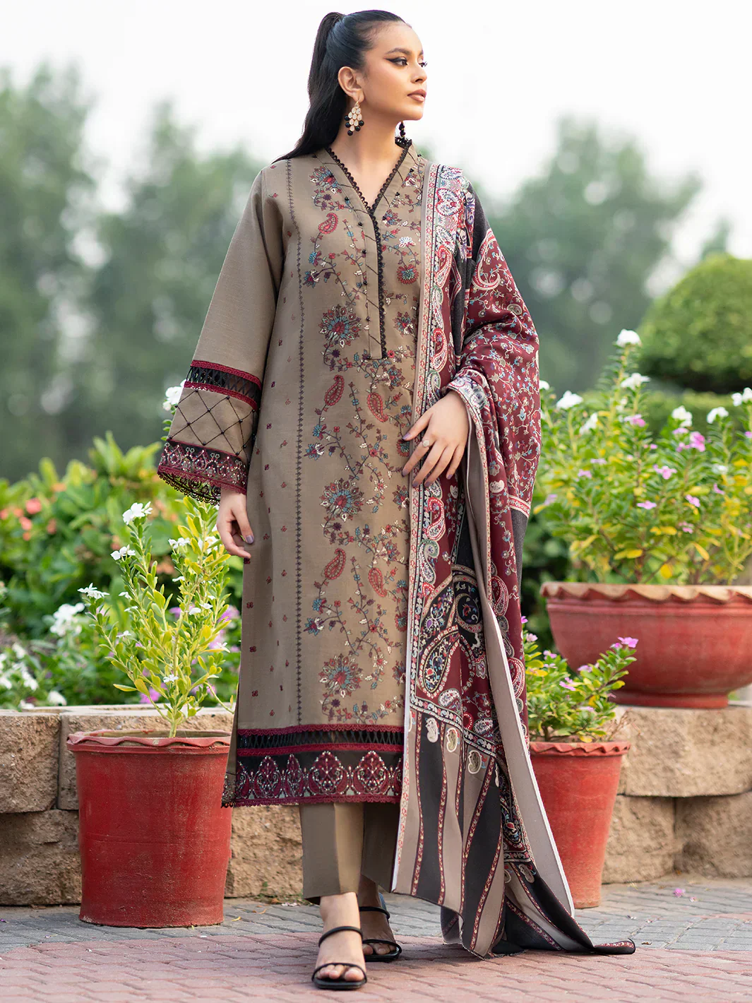 Mastorat Lawn 3PC Embroidered Suit 5238