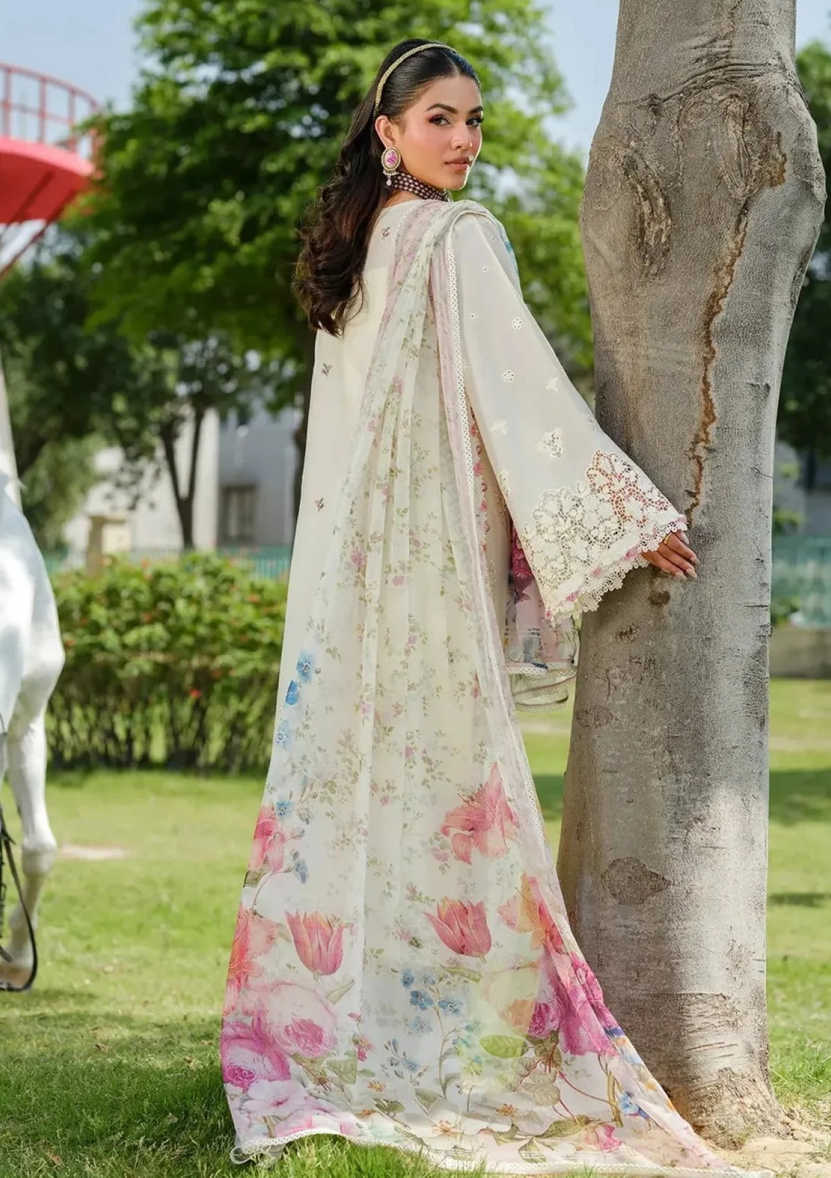 Mastorat Lawn 3PC Chikankari Suit with Jacquard Dupatta