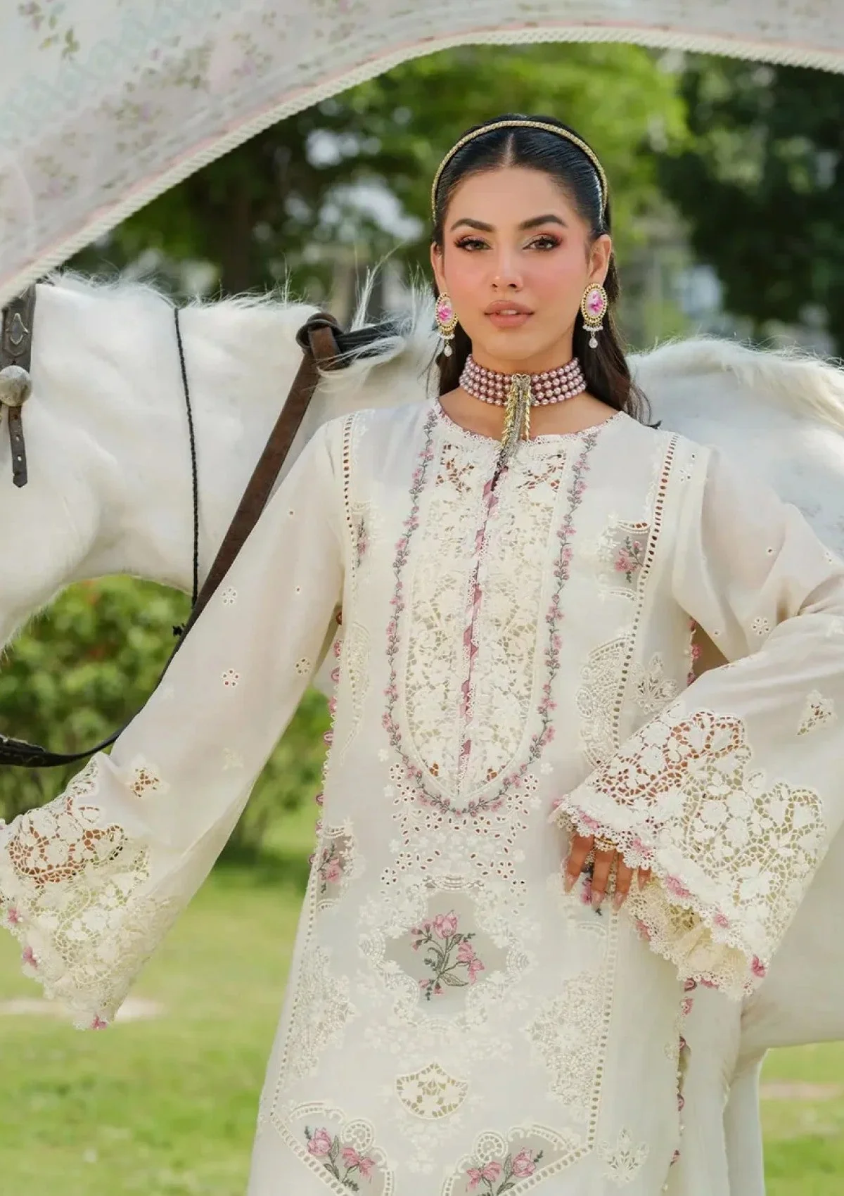 Mastorat Lawn 3PC Chikankari Suit with Jacquard Dupatta