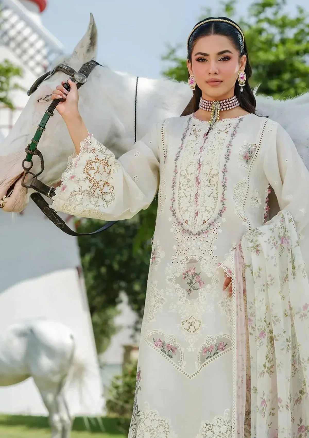 Mastorat Lawn 3PC Chikankari Suit with Jacquard Dupatta