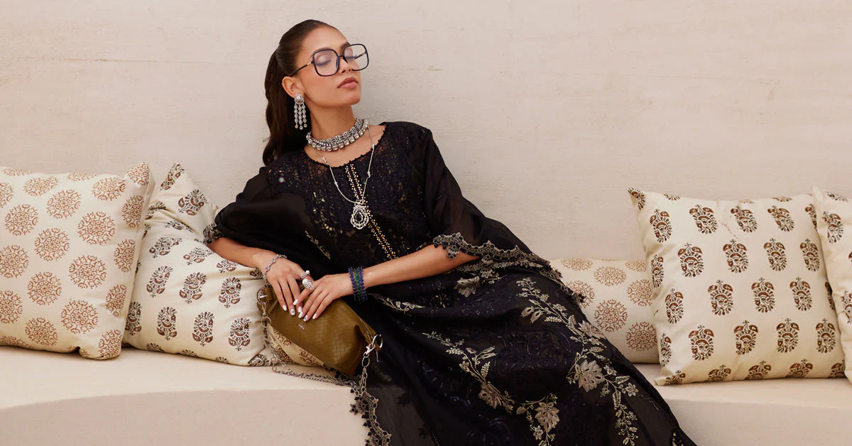 Mastorat Lawn 3PC Sequence Embroidered Suit With Dupatta