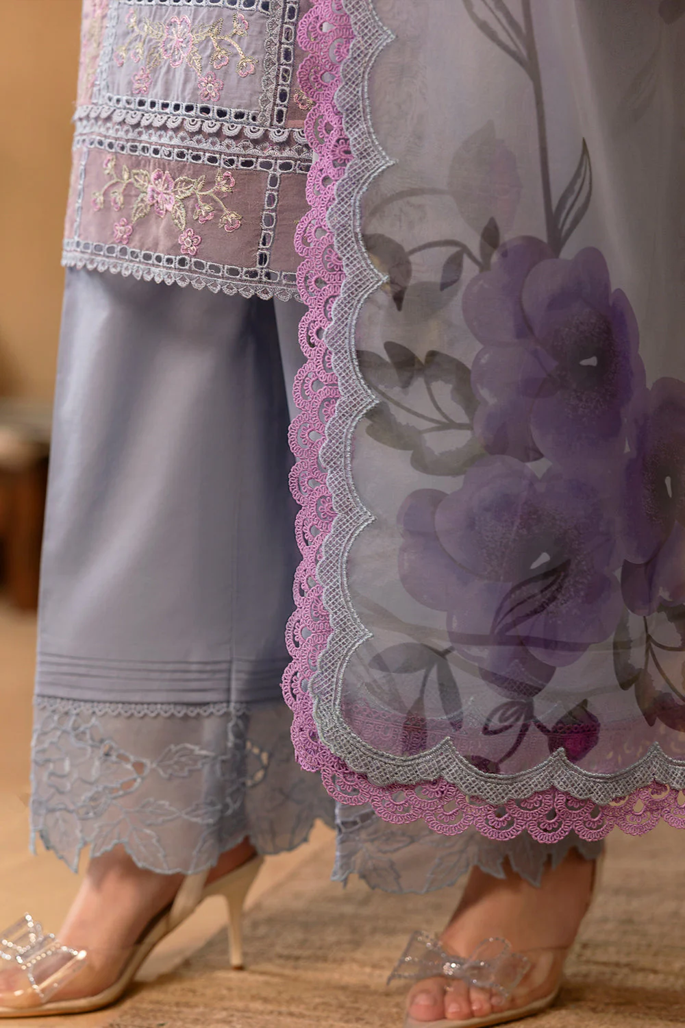 Mastorat Lawn 3PC Chikankari Suit with Organza Dupatta 5172