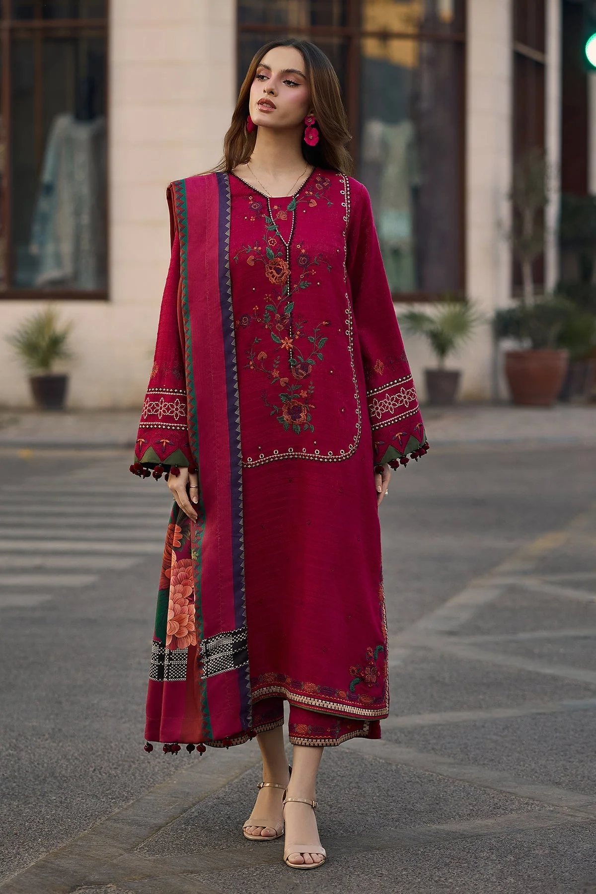 Mastorat Lawn 3PC Embroidered Suit with Jacquard Dupatta