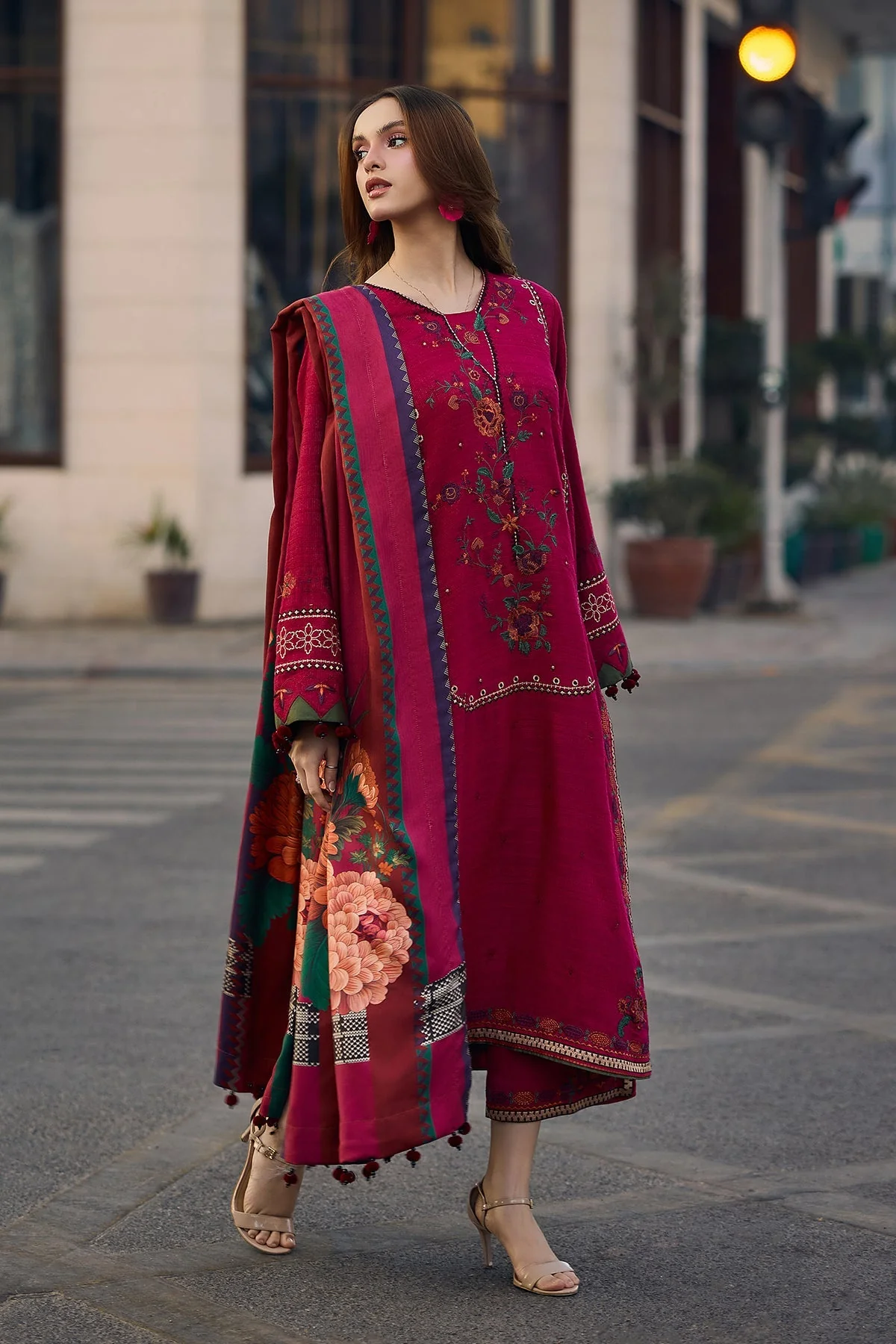 Mastorat Lawn 3PC Embroidered Suit with Jacquard Dupatta
