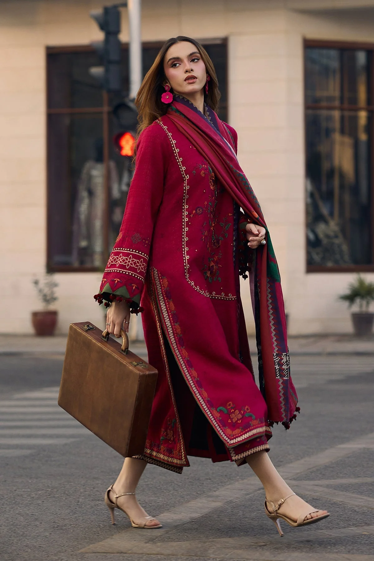 Mastorat Lawn 3PC Embroidered Suit with Jacquard Dupatta