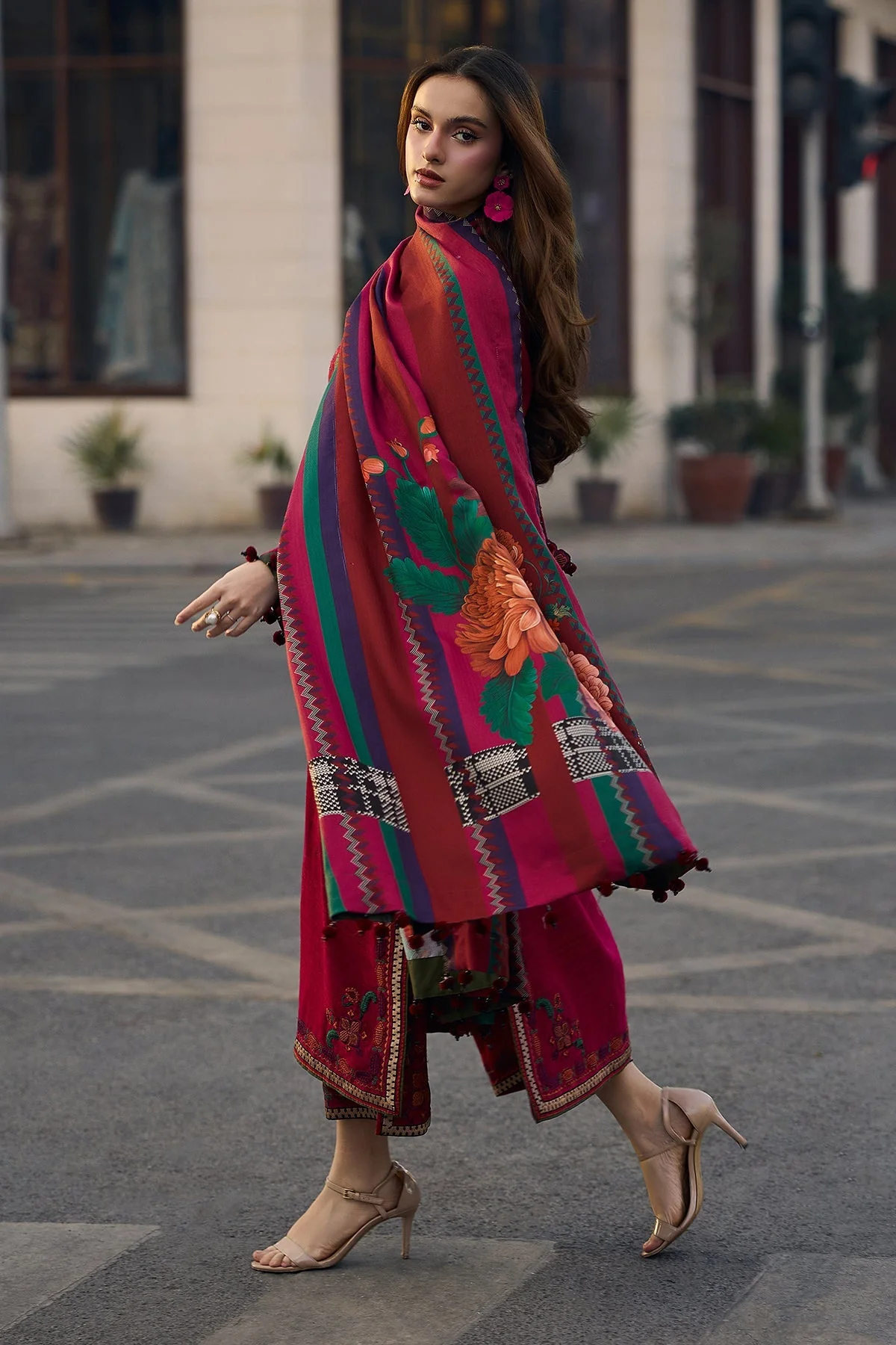 Mastorat Lawn 3PC Embroidered Suit with Jacquard Dupatta